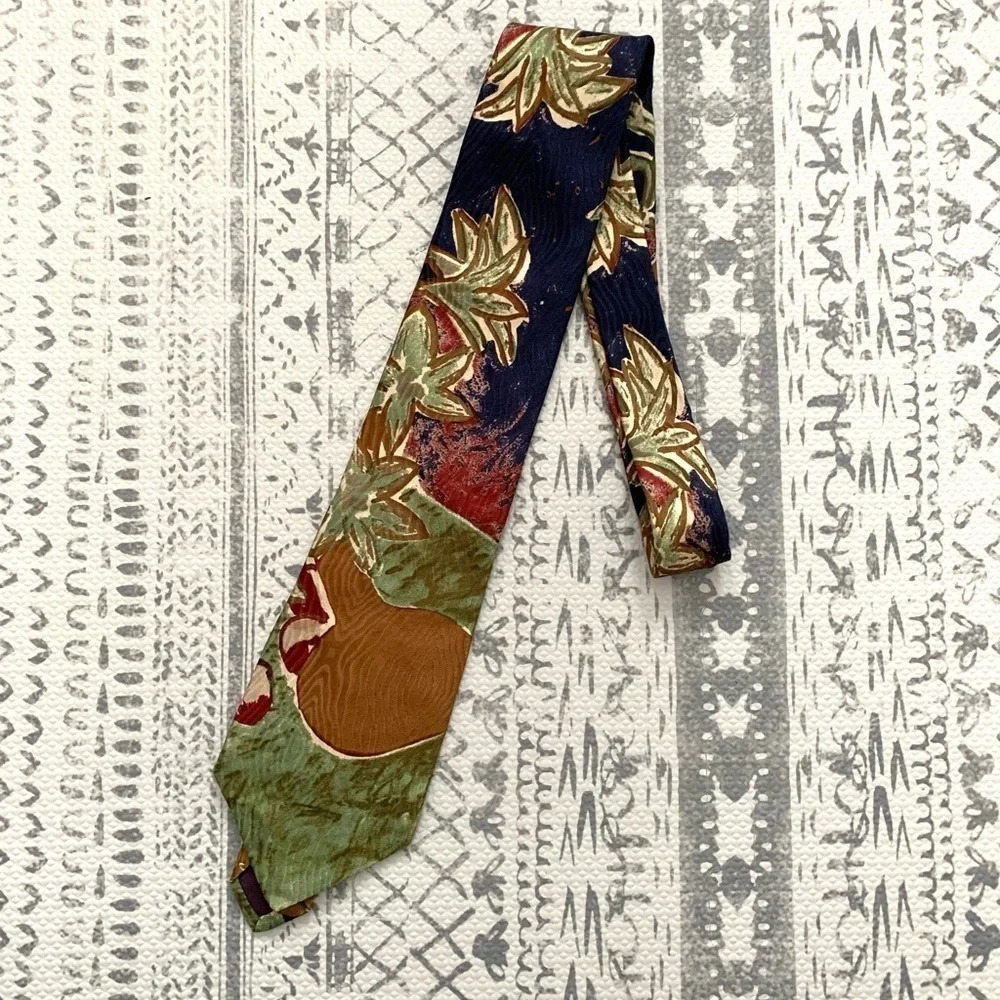🌸clearance Guy Laroche vintage silk tie